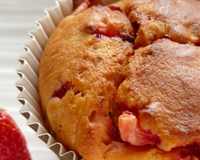 Muffins à la tomate, fève Tonka & fraises