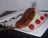 Du poulet dont la saveur est réhaussé par un bain dans le bouillon ARIAKE, sucré avec sa touche de miel, parfumé au romarin et servi avec un onctueux risotto ...Recette…