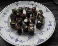 Un amuse-bouche sous forme de mini-rouleaux ou makis, qui fait toujours effet auprès des convives. Facile à préparer et inratable, il demande juste un peu de méticulosité…