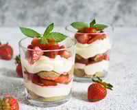 “On revisite le tiramisu avec une version au fromage blanc !” : une diététicienne partage son dessert aux fraises healthy et gourmand !