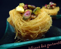 Nids d'oiseaux à la pistache maison