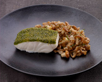 Cabillaud Skrei de Norvège en croûte d'herbes, risotto d'épeautre et girolles