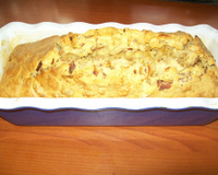 Cake salé au poulet, oignons et thym