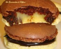 Un délicieux macaron fourré au chocolat et au lemon curd !