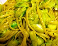 Spaghetti à la crème de Courgette au Parmesan et aux Noisettes