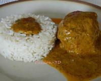 Paupiettes de porc cuisinées à la pâte de curry tikka masala.