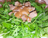 Agneau sur son lit de roquette