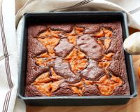 La purée de potiron apporte beaucoup de moelleux à ce brownie et on aime son coté marbré.