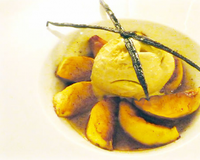 L'association d'épices tels que gingembre, cannelle et vanille avec une pomme reinette confite au beurre et au sirop d'érable est déjà une merveille en soi. Mais lorsque…