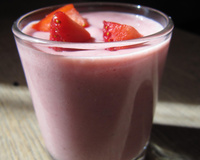 Fraises au lait de coco et dattes