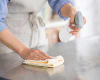 Savez-vous quel est le meilleur nettoyant pour la cuisine ? Voici la réponse de 60 Millions de consommateurs