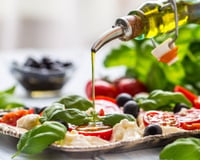 Salade d'été : cet ingrédient secret à base d'olives va rendre vos tomates mozza inoubliables