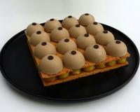 Alliant des goûts très classiques et un dressage très contemporain, j'ai travaillé sur cette recette un croustillant au pralin, des pommes caramélisées ainsi qu'un parfait…