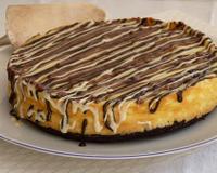 C'est une recette que j'ai réadaptée en version sans gluten. C'est un cheese cake à la vanille cuit sur une base de brownies au chocolat.