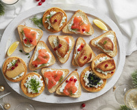 Toast et blinis pour Noël 2025 : tous nos conseils et idées de recettes pour un repas de fête parfait