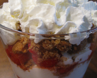 Petites coupes aux fraises légères