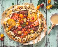 "Une explosion de saveurs" : Simone Zanoni dévoile sa recette de tarte aux tomates comme vous n’en n’avez jamais mangée !