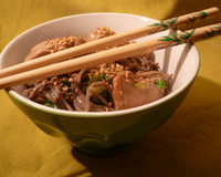 Porc soba au chou frisé