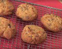 Des cookies finement chocolatés, croquants et surtout gourmands grâce aux amandes concassées, un délice à partager et à emporter partout pour grignoter !