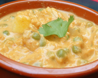 Une délicieuse recette indienne végétarienne, du paneer (fromage indien) aux petits pois.