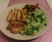 Poulet épicé et ses tagliatelles de courgettes sauce légumes