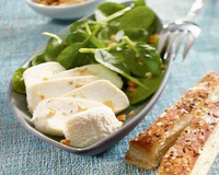 Salade de crottin de chèvre et épinards frais