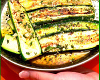 Courgettes grillées marinées comme un antipasti