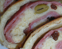C'est un plat typique au Vénézuela qui est fait au moment des fêtes de Noël le "Pan de Jamón", littéralement Pain au Jambon.