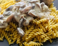 Escalope de poulet aux champignons et à la crème