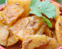 Un recette de cuisine indienne très facile, alliant les pommes de terre aux graines de cumin et d'autres épices. Très goûteux !