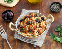 C’est un classique en Italie : voici notre recette de spaghetti alla puttanesca, un délice simple à réaliser avec des ingrédients que vous avez chez vous