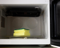 Pourquoi passer votre éponge au micro-ondes est plutôt une bonne idée