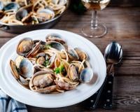 Spaghetti alle vongole : pourquoi ce plat emblématique est en danger de disparition en Italie ?