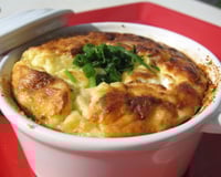 Clafoutis au chèvre, oignons et lard fumé