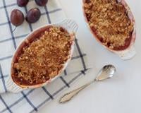 Un crumble moelleux et fruité tout en étant croquant ! Un vrai plaisir tiède avec de la glace à la vanille.