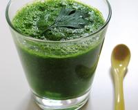 Jus 'santé' à intégrer dans un programme détox ou à déguster pour faire le plein de vitamine C, dont regorge le persil.