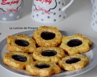 Voici d'excellents biscuits aux graines de sésame, graines que j'adore. Pour ajouter un peu de douceur au croustillant de ces biscuits, ils seront garnis de gelée…