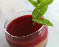 Petite verrine simplissime à la rhubarbe et la fraise.