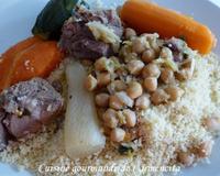 Le couscous légumes et agneau est mon préféré. Les graines de couscous ainsi que les légumes et le bouillon sont imprégnés de sa saveur et la pointe de safran qui finie…