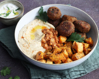 Bowl aux falafels à l'émietté végétal tomate & piment rouge