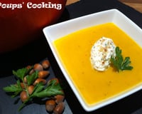 Velouté de courge et crème chantilly à la noisette et au persil