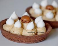 Un fond de tartelette garni de sa délicieuse crème de marron aux éclats de châtaignes recouvert d'une crème chantilly au spéculoos.