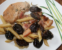 Rôti de porc au lait, pruneaux et penne