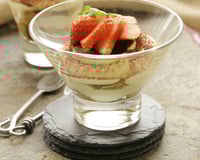 Tiramisu aux fraises et aux biscuits roses