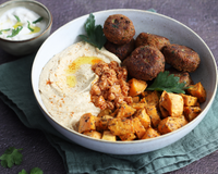 Bowl aux falafels à l'émietté végétal tomate & piment rouge