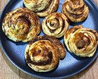 Cette brioche appelée aussi cinnamon roll est très tendance en ce moment. On craque pour sa mie toute moelleuse et son parfum de cannelle.