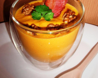 Velouté de carottes et sa chips de lard croustillante