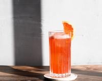 Garibaldi : quel est ce cocktail italien avec seulement deux ingrédients, parfait pour remplacer l’Aperol Spritz cet été ?