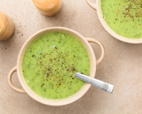 Soupe de courgettes à la Vache qui rit : la recette facile qui réconforte pour les journées fraîches de septembre