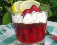 Envie d'un petit dessert léger ? Voilà une verrine fraîche et acidulée pour les gourmands et gourmandes qui font attention à leur ligne.